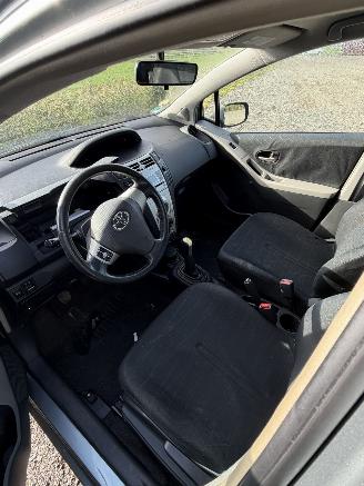 Toyota Yaris 1.3 vvti picture 5