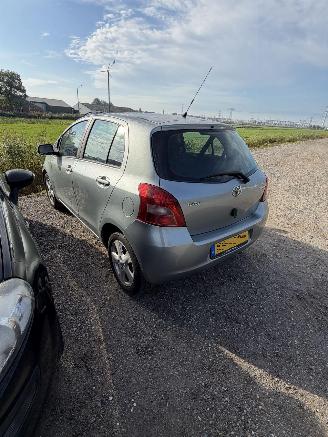 Toyota Yaris 1.3 vvti picture 4