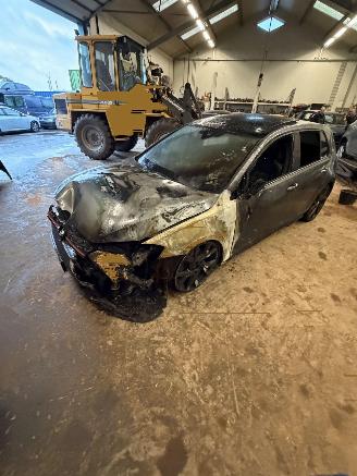 Salvage car Volkswagen Golf 2.0 tsi GTI performance 2017/1