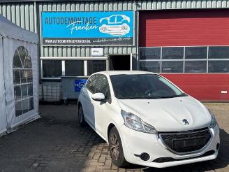 Salvage car Peugeot 208 208 I (CA/CC/CK/CL), Hatchback, 2012 / 2019 1.2 Vti 12V PureTech 82 2014/10