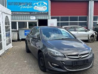 Vrakbiler auto Opel Astra Astra J (PC6/PD6/PE6/PF6), Hatchback 5-drs, 2009 / 2015 1.4 16V ecoFLEX 2013/11