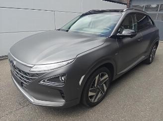 krockskadad bil auto Hyundai Nexo Auto rijdt. Storing Hydrogen cel 2019/7
