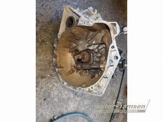 Peugeot 108 108, Hatchback, 2014 1.0 12V VVT-i picture 16