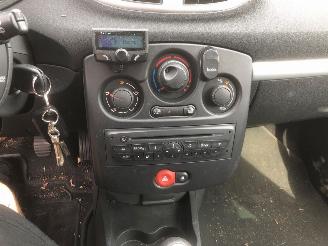 Renault Clio VF1KR140H44263111 picture 6