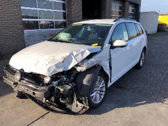 krockskadad bil auto Volkswagen Golf Automaat - Golf VII Variant (AUVV) Combi 2013 - 1.2 TSI BlueMotion 16V Combi/o  Benzine 1,197cc 77kW (105pk) FWD 2013-04/2020-08  CJZA 2014/7