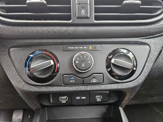 Hyundai I-10 1.0 12V Hatchback  Benzine 998cc 49kW (67pk) picture 12