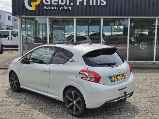 skadebil auto Peugeot 208 1.6 16V THP 155 Hatchback  Benzine 1.598cc 115kW (156pk) FWD 2014/12