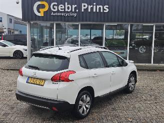 krockskadad bil auto Peugeot 2008 1.2 Vti 12V PureTech 82 MPV  Benzine 1.199cc 60kW (82pk) FWD 2013/10