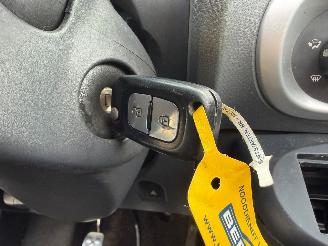 Renault Wind 1.2 16V TCE Cabrio  Benzine 1.149cc 74kW (101pk) FWD picture 13