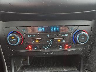 Ford Focus 1.0 Ti-VCT EcoBoost 12V 125 Combi/o  Benzine 998cc 92kW (125pk) FWD picture 13