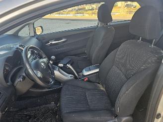 Toyota Auris 1.6 Dual VVT-i 16V Hatchback  Benzine 1.598cc 91kW (124pk) FWD picture 10