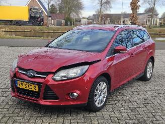 Vaurioauto  passenger cars Ford Focus 1.6 SCTi 16V Combi/o  Benzine 1.596cc 110kW (150pk) FWD 2012/1