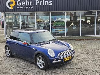 Coche accidentado Mini Mini 1.6 16V Cooper Hatchback  Benzine 1.598cc 85kW (116pk) FWD 2003/1
