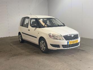 damaged passenger cars Skoda Roomster 1.2 Active 2012/12