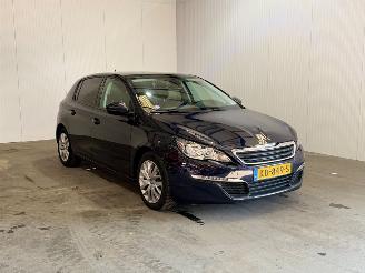 Schadeauto Peugeot 308 1.2 PureTech Blue Lease Executive 2016/8