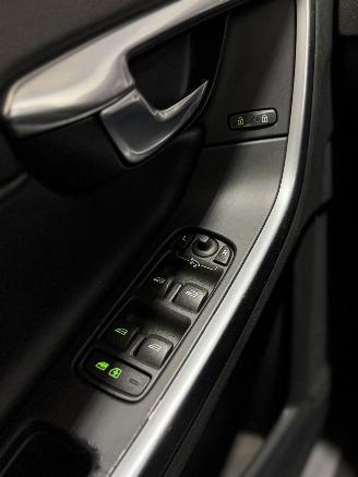 Volvo V-60 1.6 Drive R-Design picture 15