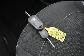 Peugeot 208 1.2 VVTI picture 23