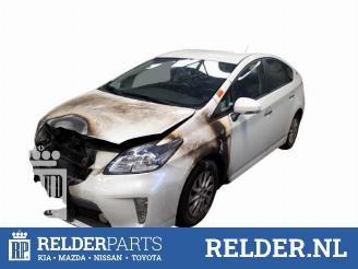 Coche siniestrado Toyota Prius Prius (ZVW3), Hatchback, 2009 / 2016 1.8 16V Plug-in 2015/10