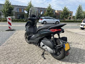 Piaggio Beverly 300 300 Beverly S HPE | opknapper! picture 5