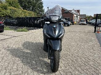 Piaggio Beverly 300 300 Beverly S HPE | opknapper! picture 4
