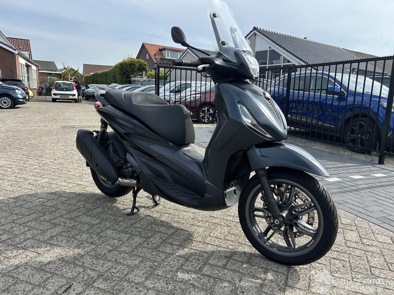 Piaggio Beverly 300 300 Beverly S HPE | opknapper!