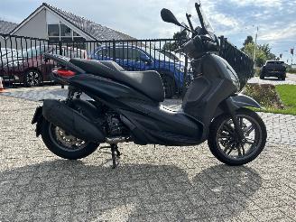 Piaggio Beverly 300 300 Beverly S HPE | opknapper! picture 8