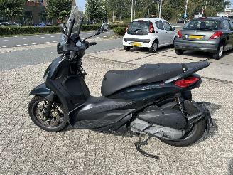 Piaggio Beverly 300 300 Beverly S HPE | opknapper! picture 2