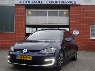 Coche accidentado Volkswagen Golf GTE Pug-in Hybride 110kw, Panorama, Lane assist 2015/12