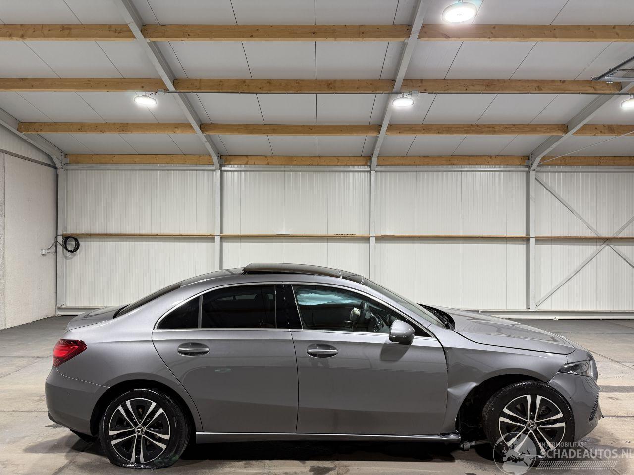 Mercedes A-klasse 180 100kW Automaat Panoramadak Star Edition