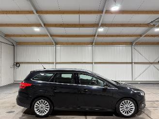 Unfallwagen Ford Focus 1.5TDCI 88kW Automaat 2015/10