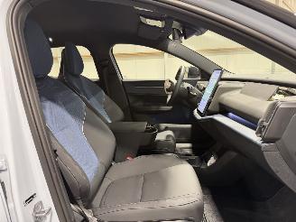 Volvo EX30 69kWh 200kW Single Motor Extended Range Plus picture 36