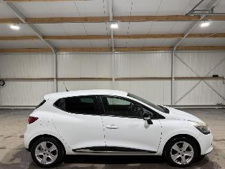 Vaurioauto  passenger cars Renault Clio 0.9TCE 66kW Expression 2013/8