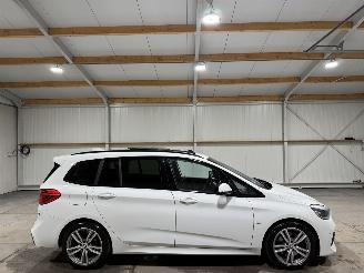 Schadeauto BMW 2-serie 220i 141kW 7-Persoons   Automaat High Executive 2019/1