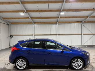 krockskadad bil auto Ford Focus 1.0 74kW Airco Titanium 2016/9