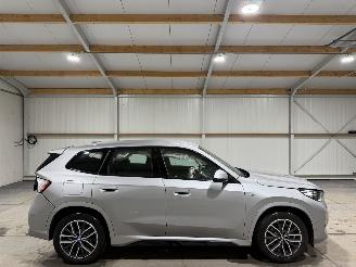 krockskadad bil auto BMW iX1 67kWh 225kW Xdrive AWD 2024/9