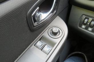 Renault Clio 0.9 TCe 90pk Euro 6 5drs Airco 2014   219.000km NAP picture 13