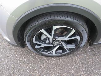 Toyota CH-R 1.8 Automaat  Hybride /Benzine Elektriciteit Bi Tone  Euro 6  2017 Topstaat picture 16