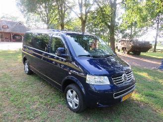 Vaurioauto  campers Volkswagen  Multvan Vip Bus Camper 2.5  174pk Automaat Luchtvering Lang Dubbel schuifdeur 2009/10