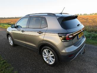 Schadeauto Volkswagen T-Cross 1.0 TSi Life 95pk Euro 6 Camera Navigatie clima sportstoelen  enz enz 2019/11