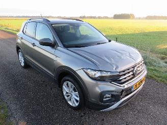 krockskadad bil auto Volkswagen T-Cross 1.0 TSi Life 95pk Euro 6 Camera Navigatie clima sportstoelen  enz enz 2019/11