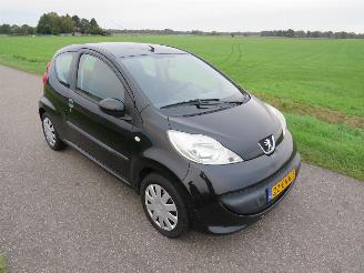 damaged passenger cars Peugeot 107 1.0 12v XS 68pk Splinter Nieuwe Apk  2008   Airco Topstaat 2008/5
