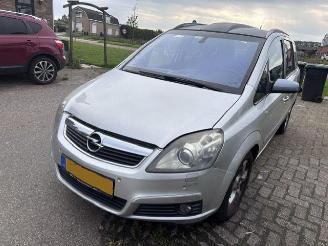 Voiture accidenté Opel Zafira 2.2 cosmo 2005/11