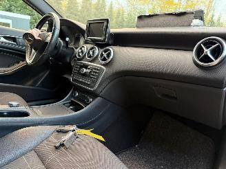 Mercedes A-klasse 200 Ambition Automaat Navi picture 5