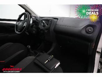 Toyota Aygo 1.0 VVT-i x-fun Airco Bluetooth Cruise 80.608 km! picture 13