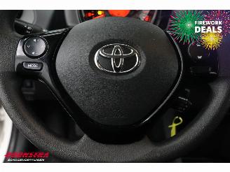 Toyota Aygo 1.0 VVT-i x-fun Airco Bluetooth Cruise 80.608 km! picture 19