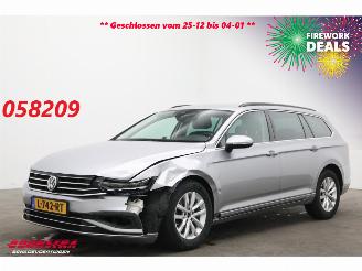 Vaurioauto  passenger cars Volkswagen Passat Variant Variant 1.5 TSI DSG Comfort Business LED ACC Navi Clima PDC AHK 2020/2