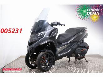 dommages motocyclettes  Piaggio  MP3 530 HPE Exclusive ABS Camera 4.804 km! 2022/12