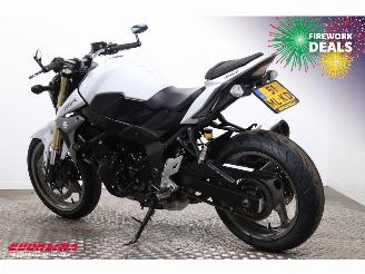 Suzuki  GSR 750 ABS picture 4