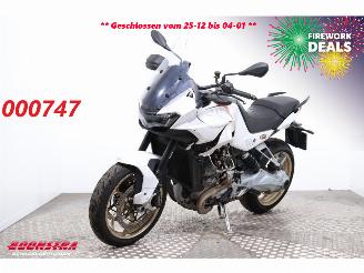 krockskadad bil motor Moto Guzzi  V100 Mandello LED Cruise BY 2023 2023/7