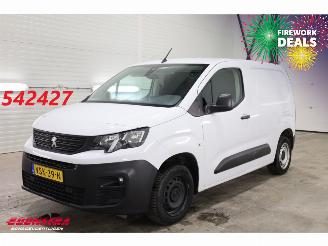 krockskadad bil bedrijf Peugeot Partner 1.5 BlueHDi 100 S&S L1 Navi AIrco Cruise PDC AHK 2022/10